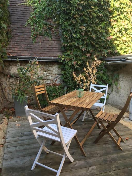 Entre Chateaux Et Vignobles, Au Bord De La Loire * Montlouis-sur-Loire